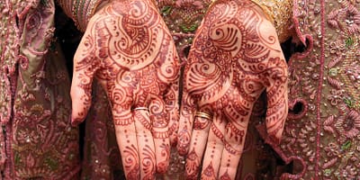 Kınaya Renk Veren Baharatlar ve Doğal İpuçları (Güncel Liste) - Kapak Görseli