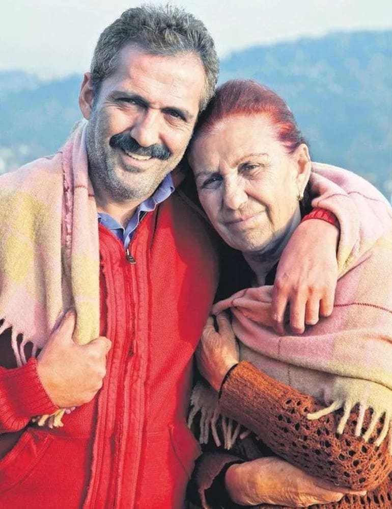 Yavuz Bingöl’ün annesinin vefat nedeni nedir? Merak edilen gerçekler - Kapak Görseli